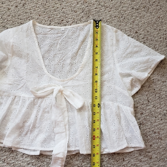 SOLD Eyelet embroidered crop babydoll top - Picture 4 of 6